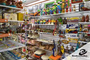 Ecuadorian handicrafts with toquilla straw, mocora, wood